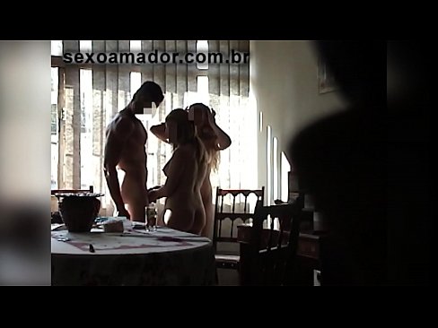 ❤️ Prietenii sexuali invită un bărbat uriaș și o partidă în trei cu el ❌  at ro.milf-nut-net.ru